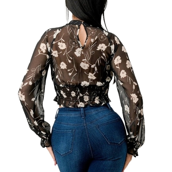 Boutique Cropped Floral Print Smocked Waist Blouse Long Sleeve - Picture 2 of 11